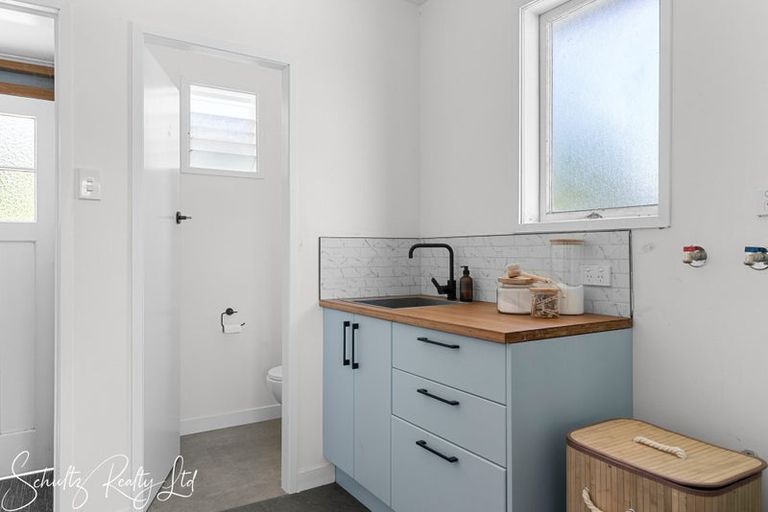 Photo of property in 19 Whaka Street, Maungaturoto, 0520