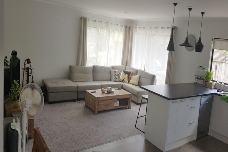 Photo of property in 1/38 Kaipatiki Road, Glenfield, Auckland, 0629