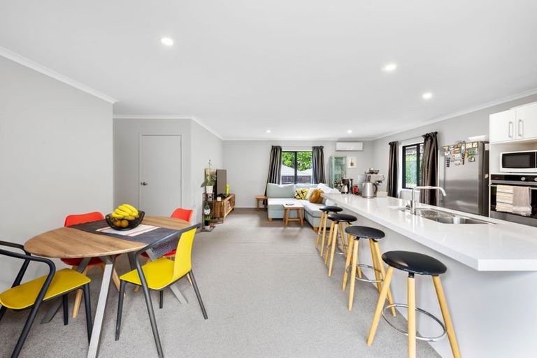 Photo of property in 5a Nielsen Place, Massey, Auckland, 0614