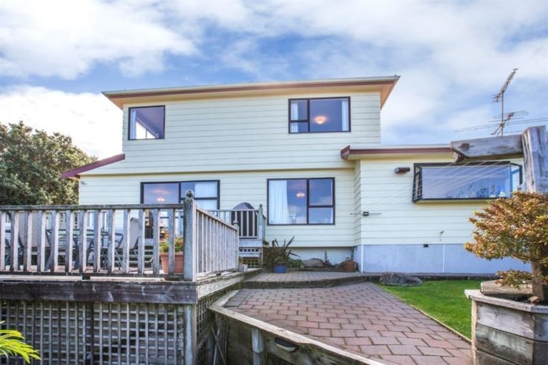 Photo of property in 25 Ordley Grove, Tawa, Wellington, 5028