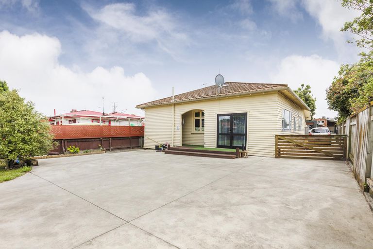 Photo of property in 800 Tremaine Avenue, Roslyn, Palmerston North, 4414