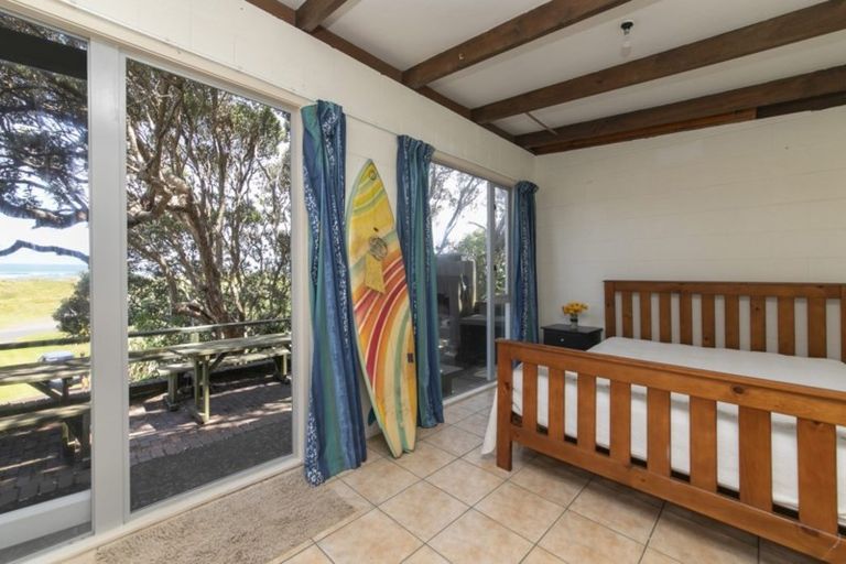 Photo of property in 65 Marine Parade North, Piha, 0772
