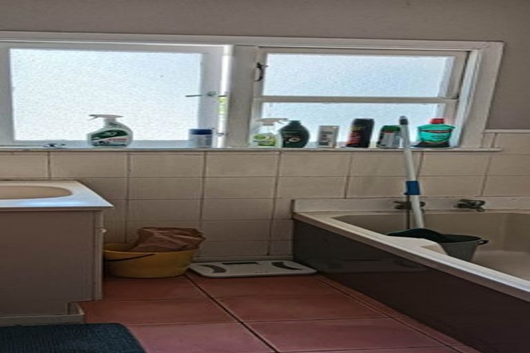 Photo of property in 23 Vanguard Road, Kelston, Auckland, 0602