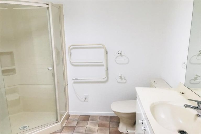 Photo of property in 99 Unsworth Drive, Unsworth Heights, Auckland, 0632