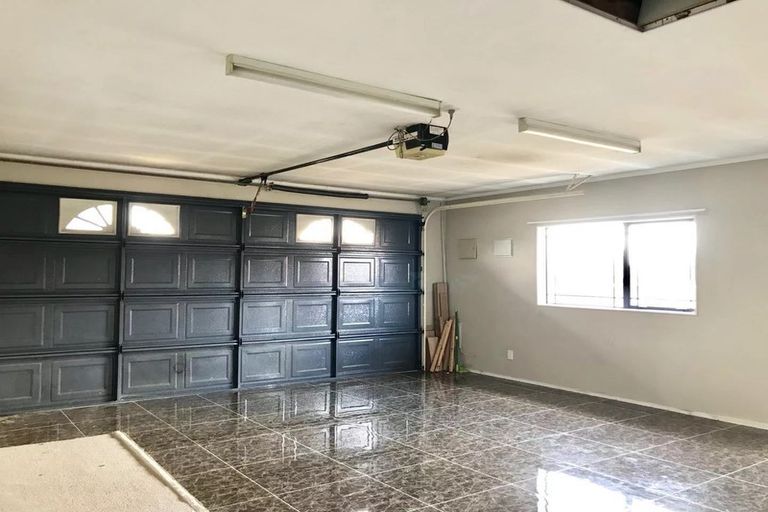 Photo of property in 113 Golfland Drive, Golflands, Auckland, 2013