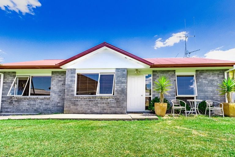 Photo of property in 6 Harvard Court, Melville, Hamilton, 3206