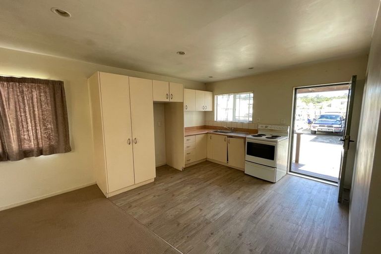 Photo of property in 346 Henderson Valley Road, Henderson Valley, Auckland, 0612