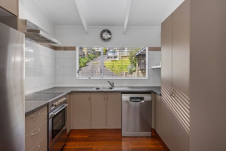 Photo of property in 4/191 Titirangi Road, Titirangi, Auckland, 0604