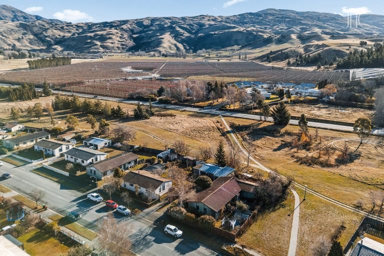 Photo of property in 100 Waenga Drive, Cromwell, 9310
