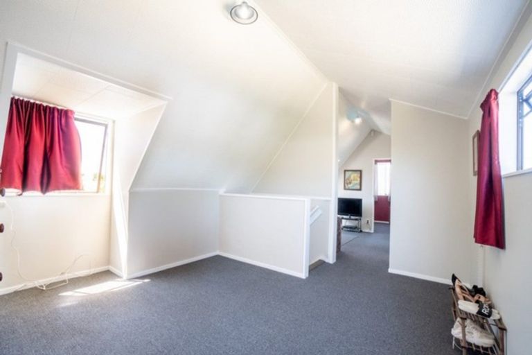 Photo of property in 32 Rosedale Crescent, Cloverlea, Palmerston North, 4412