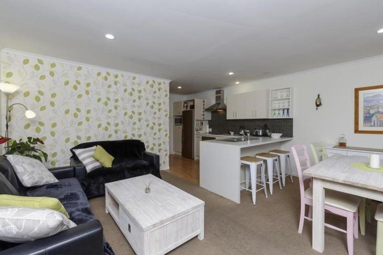 Photo of property in 9/17 Harbour View Road, Te Atatu Peninsula, Auckland, 0610