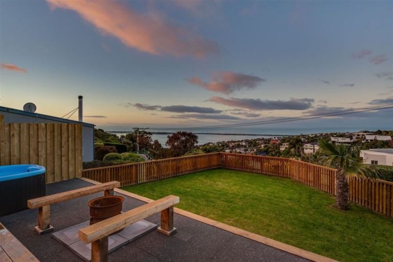 Photo of property in 2/182 Mount Pleasant, Mount Pleasant, Christchurch, 8081