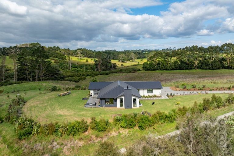 Photo of property in 225b Amreins Road, Taupaki, 0782