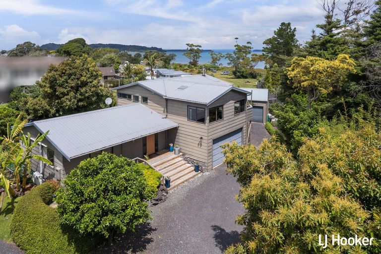 Photo of property in 35 Athenree Road, Athenree, Katikati, 3177