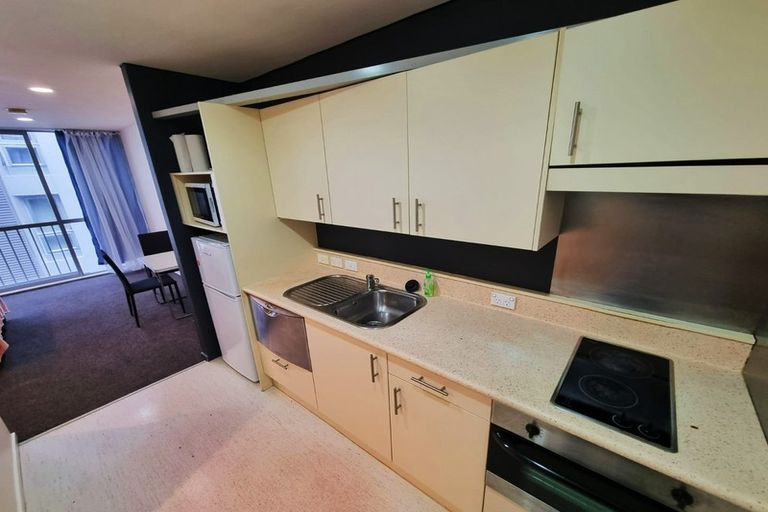 Photo of property in Terrace Heights Apartments, 2/163p The Terrace, Wellington Central, Wellington, 6011