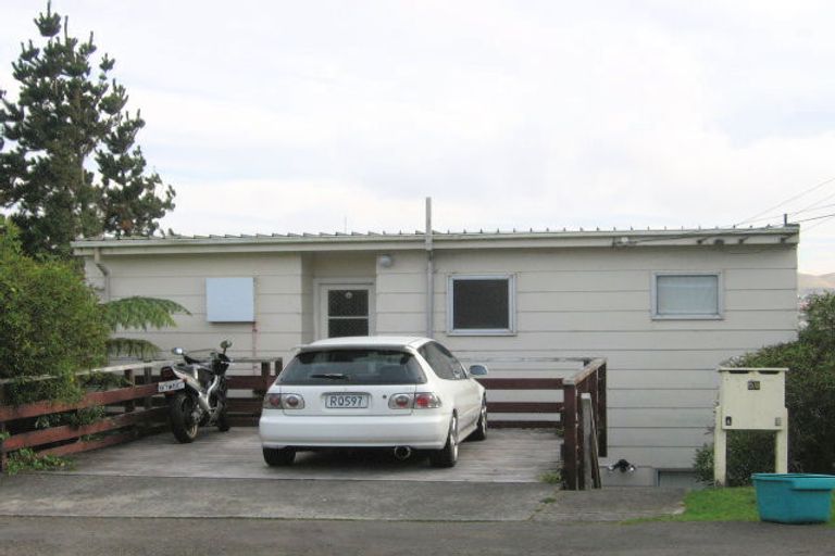 Photo of property in 52a Brooker Grove, Newlands, Wellington, 6037