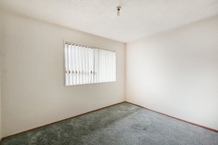 Photo of property in 18 Regency Crescent, Redwood, Christchurch, 8051