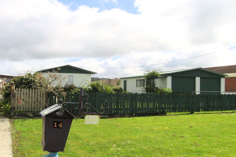 Photo of property in 16 Doctors Hill Road, Maungaturoto, 0520