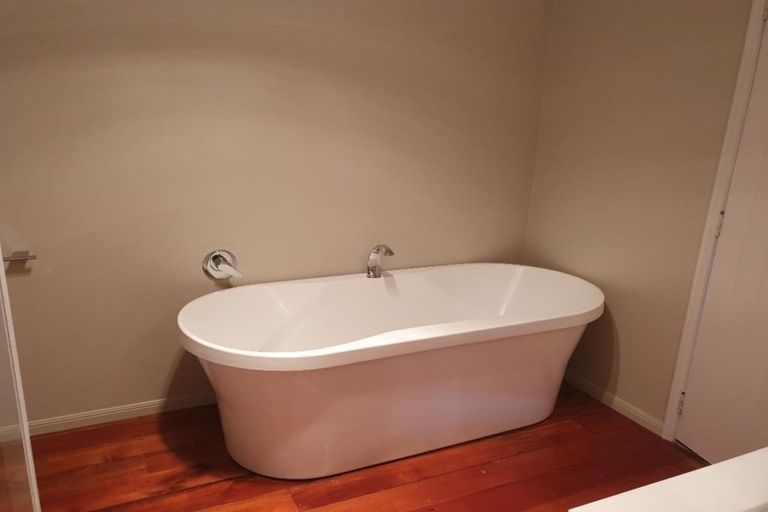 Photo of property in 124 Kent Road, Burgess Park, New Plymouth, 4371