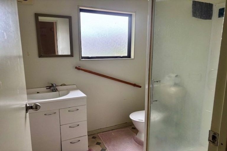 Photo of property in 5 Justin Place, Te Atatu Peninsula, Auckland, 0610