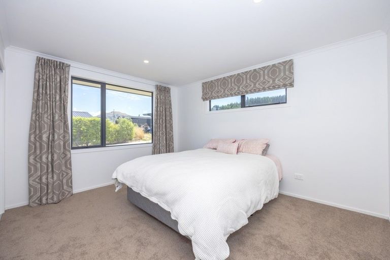 Photo of property in 16 Makomako Road, Wanaka, 9305