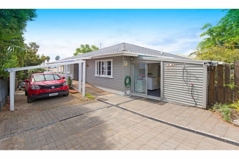 Photo of property in 1/680 Whangaparaoa Road, Stanmore Bay, Whangaparaoa, 0932