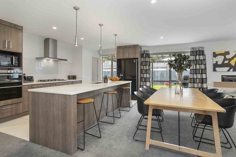 Photo of property in 21 Paso Fino Crescent, Karaka, Papakura, 2113