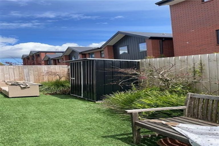 Photo of property in 1/8 Yeovil Road, Te Atatu Peninsula, Auckland, 0610