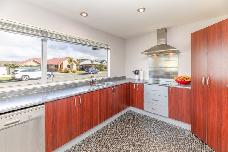 Photo of property in 2 Evergreen Place, Parklands, Christchurch, 8083