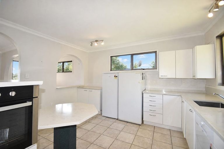 Photo of property in 24 Domain Crescent, Muriwai, Waimauku, 0881