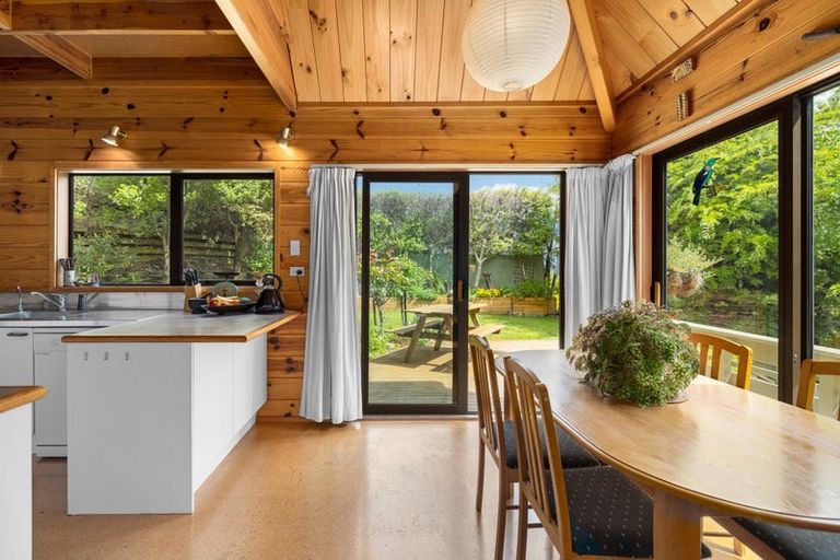 Photo of property in 5 Mackinnon Terrace, Sunshine Bay, Queenstown, 9300