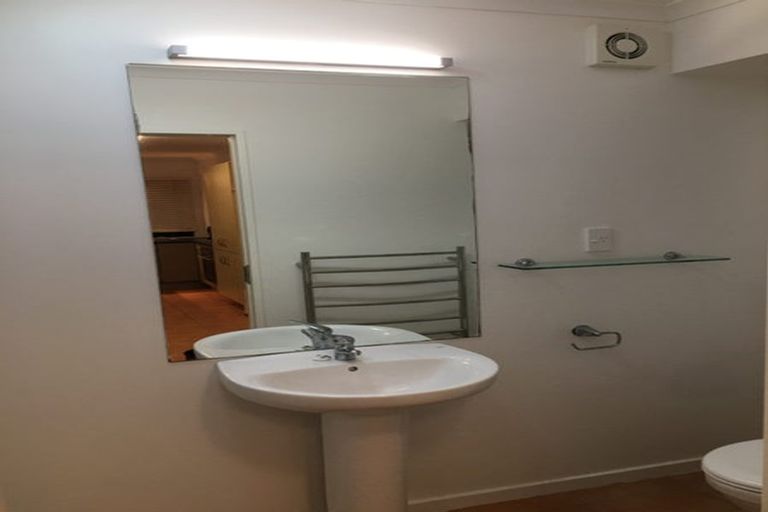 Photo of property in 37 Sydenham Street, Northland, Wellington, 6012