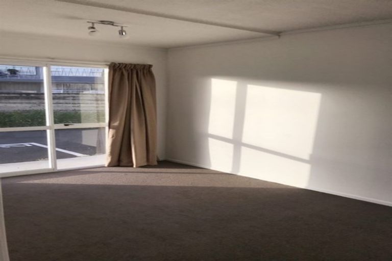 Photo of property in 2/3 Tralee Place, Hillcrest, Hamilton, 3216