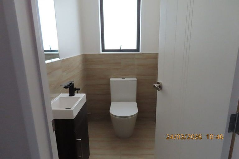 Photo of property in 5/100 Seymour Road, Sunnyvale, Auckland, 0612
