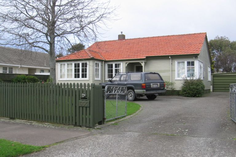 Photo of property in 654 Featherston Street, Roslyn, Palmerston North, 4414