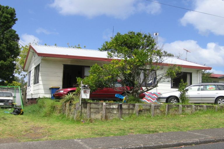 Photo of property in 2 Frizell Street, Beach Haven, Auckland, 0626