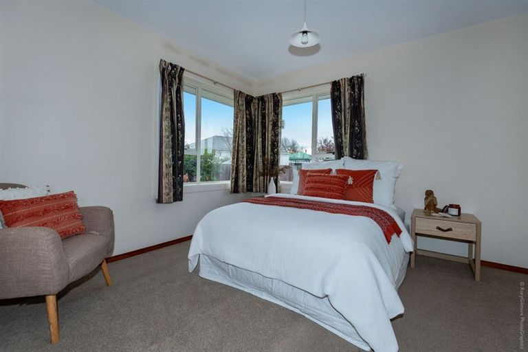 Photo of property in 17 Tenby Place, Avondale, Christchurch, 8061