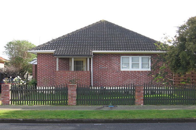 Photo of property in 71 Manson Street, Terrace End, Palmerston North, 4410