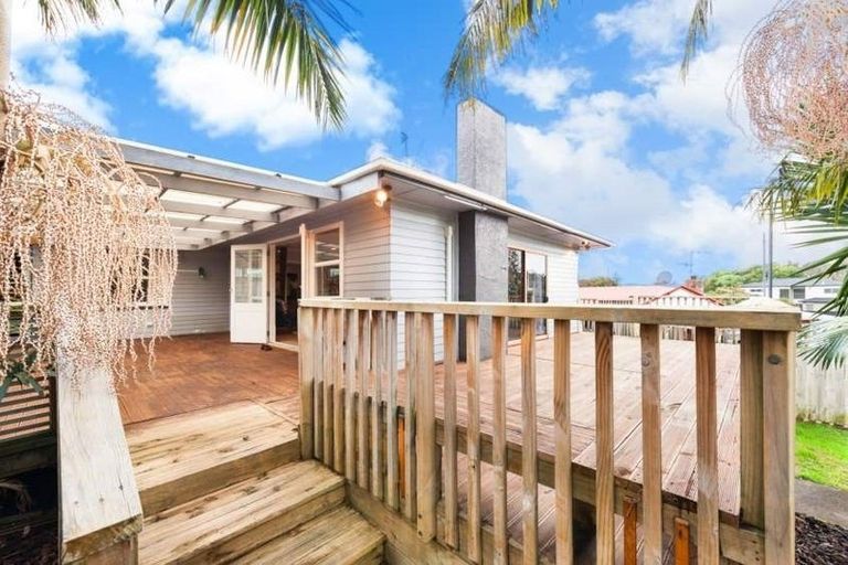 Photo of property in 112 Edmonton Road, Henderson, Auckland, 0612