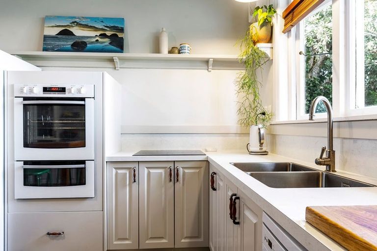 Photo of property in 47 Wallace Place, Westown, New Plymouth, 4310