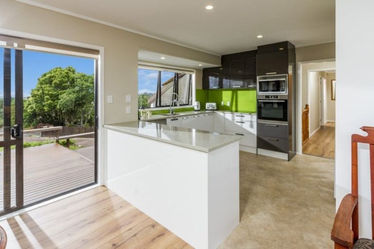 Photo of property in 9 Cairnbrae Court, Northcross, Auckland, 0632