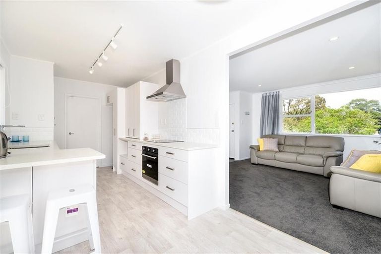 Photo of property in 70 Chilcott Road, Henderson, Auckland, 0612