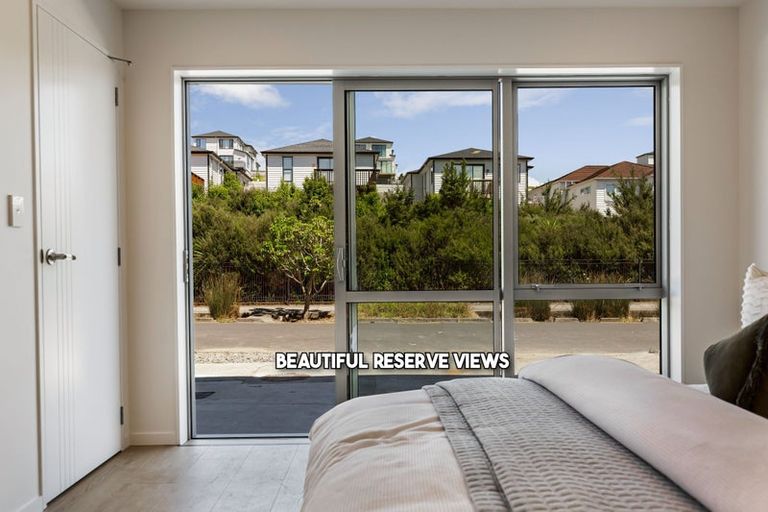 Photo of property in 35 Lawson Creek Street, Massey, Auckland, 0614