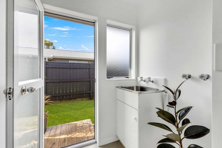 Photo of property in 1/58 Riversdale Drive, Merrilands, New Plymouth, 4312