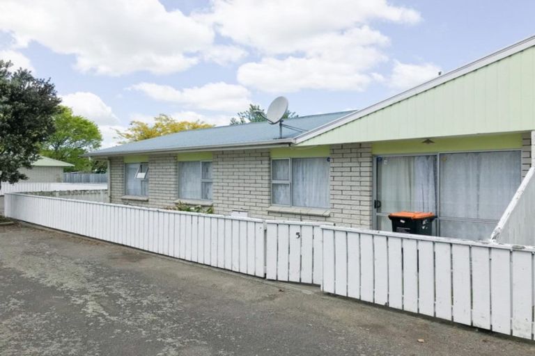 Photo of property in 3 Seddon Street, Takaro, Palmerston North, 4412