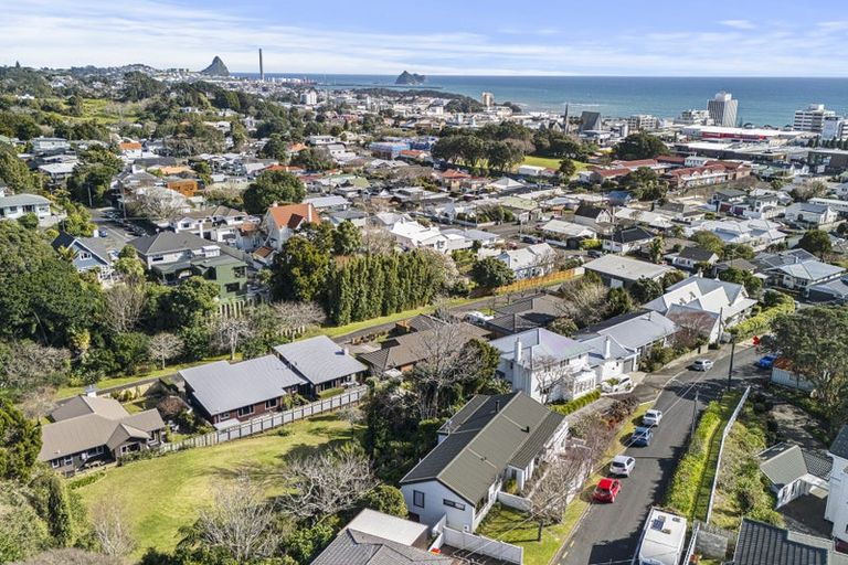 Photo of property in 10 Ridge Lane, New Plymouth, 4310