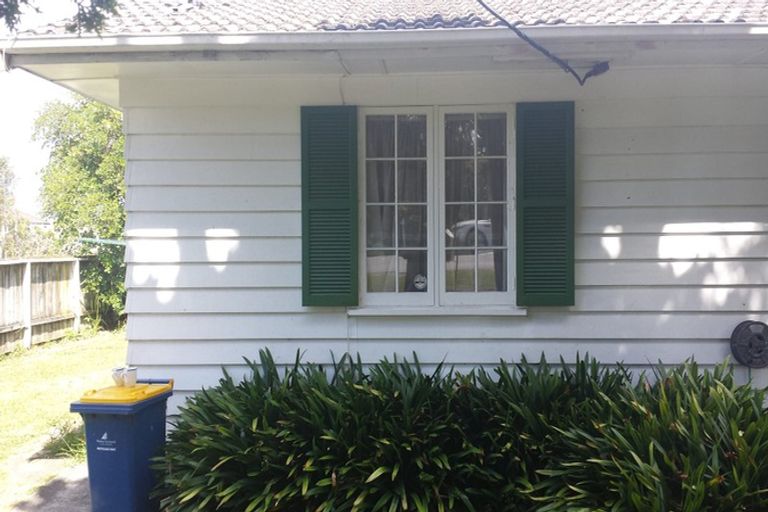 Photo of property in 1 Miltonia Avenue, Te Atatu South, Auckland, 0610