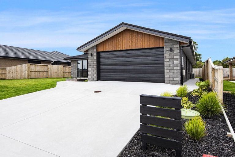 Photo of property in 71 Kaurinui Crescent, One Tree Point, 0118