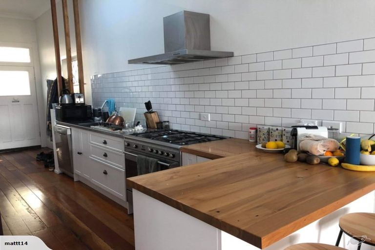 Photo of property in 20 Scarborough Terrace, Mount Victoria, Wellington, 6011