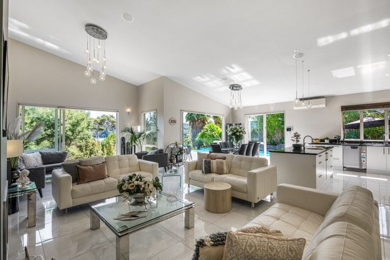 Photo of property in 29 Schopolo Place, Schnapper Rock, Auckland, 0632